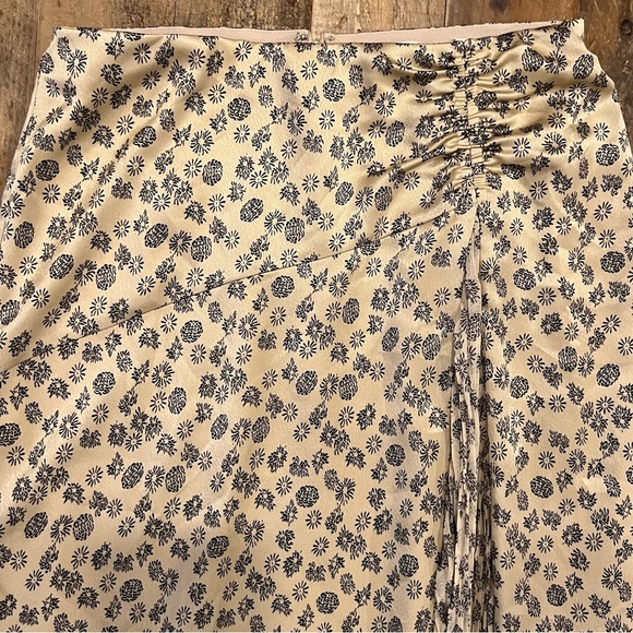 Vince Floral Skirt NWT - Picture 5 of 6